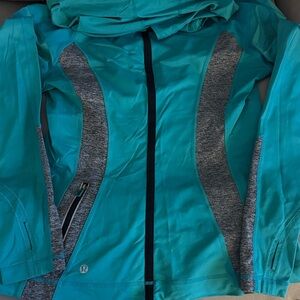 lululemon athletica SMALL Turquoise and Gray thumb sleeve